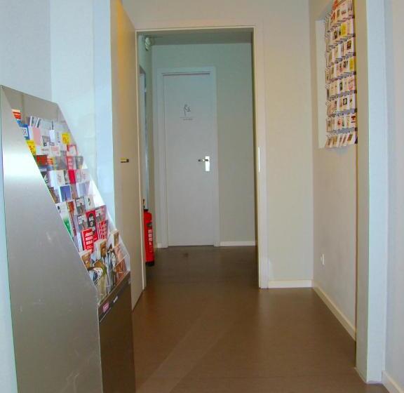 اتاق خانوادگی با سرویس بهداشتی مشترک, Bnb Near Brandenburg Gate Rooms & Apartments