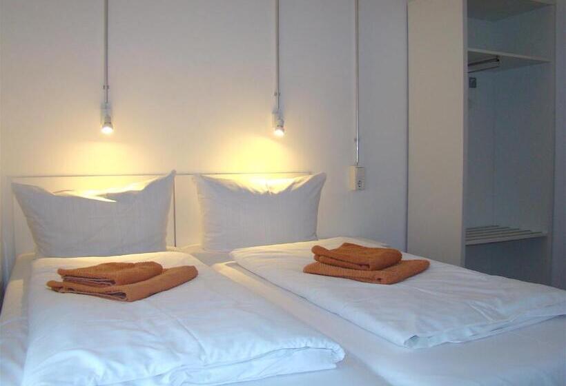 اتاق استاندارد چهارنفره با سرویس بهداشتی مشترک, Bnb Near Brandenburg Gate   Rooms & Apartments