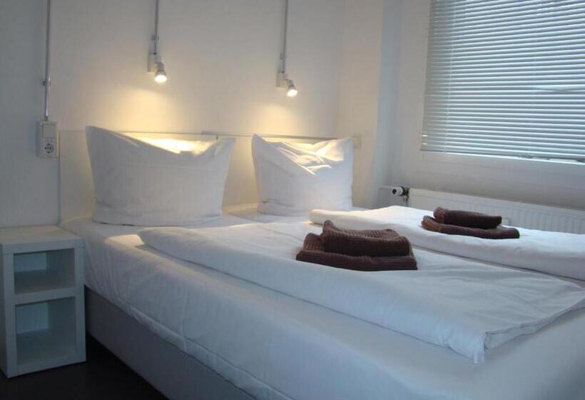 اتاق استاندارد چهارنفره با سرویس بهداشتی مشترک, Bnb Near Brandenburg Gate Rooms & Apartments