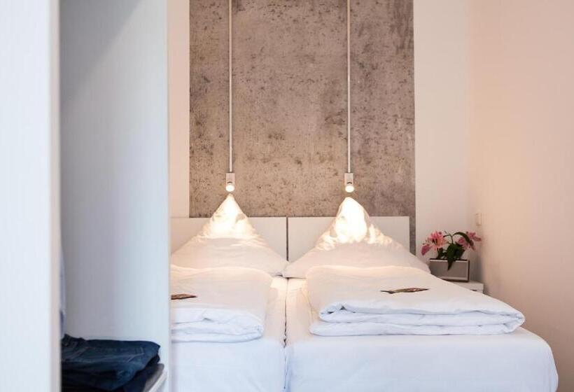 اتاق استاندارد چهارنفره با سرویس بهداشتی مشترک, Bnb Near Brandenburg Gate Rooms & Apartments