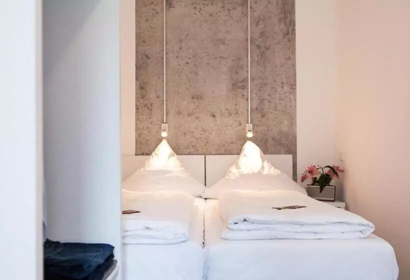 اتاق استاندارد چهارنفره با سرویس بهداشتی مشترک, Bnb Near Brandenburg Gate   Rooms & Apartments