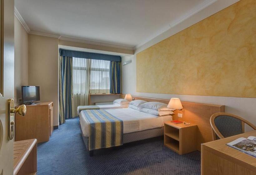 베이직 3인 룸, Continental Brescia