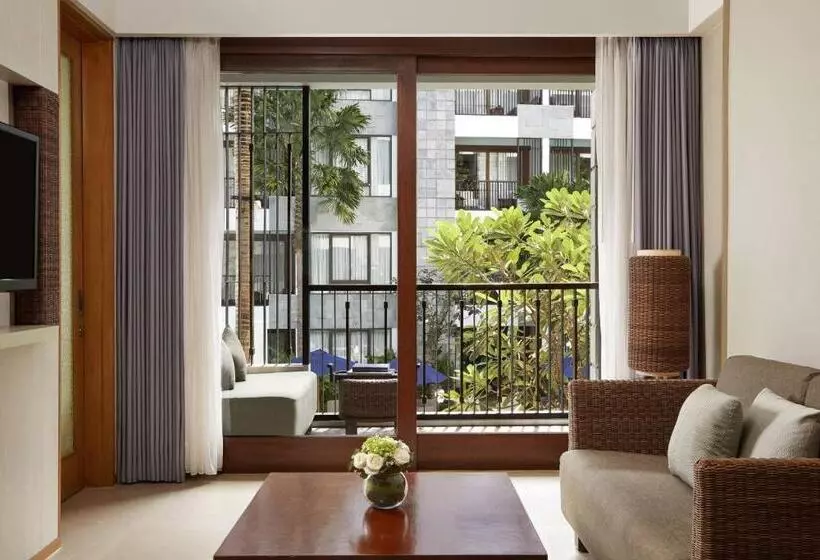 Suite Pool View