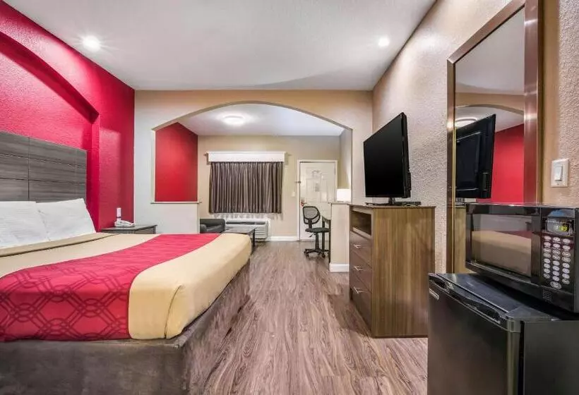 سوئیت با تخت بزرگ, Econo Lodge Inn & Suites