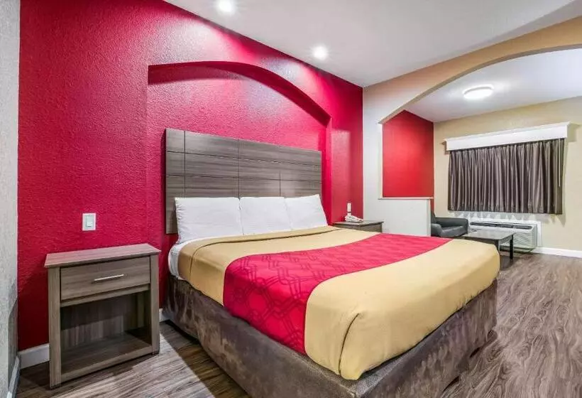 سوئیت با تخت بزرگ, Econo Lodge Inn & Suites