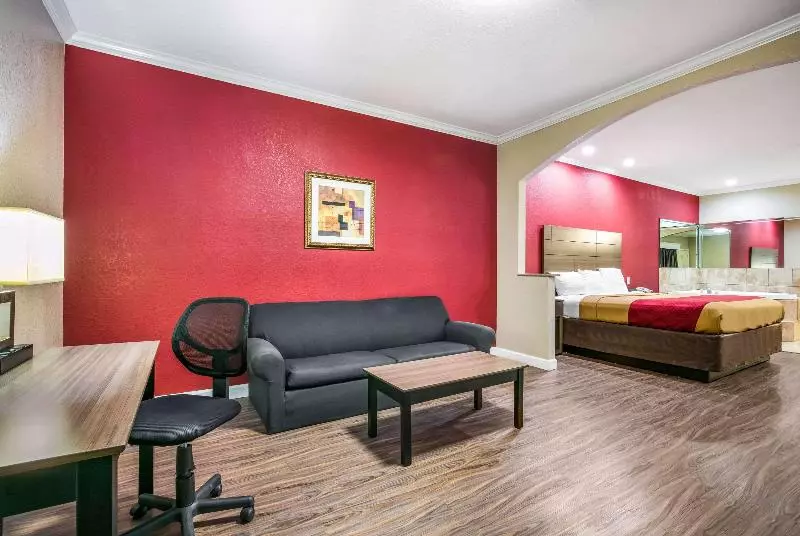 سوئیت با تخت بزرگ, Econo Lodge Inn & Suites