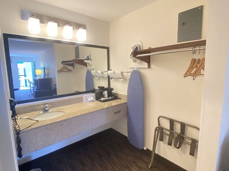 Семейный Номер, Garden State Inn
