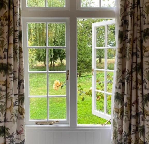 スタンダードルーム, Guyers House