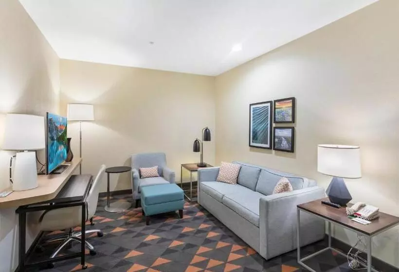 キングサイズベッドのデラックススイート, Holiday Inn Hotel & Suites Waco Northwest, An Ihg