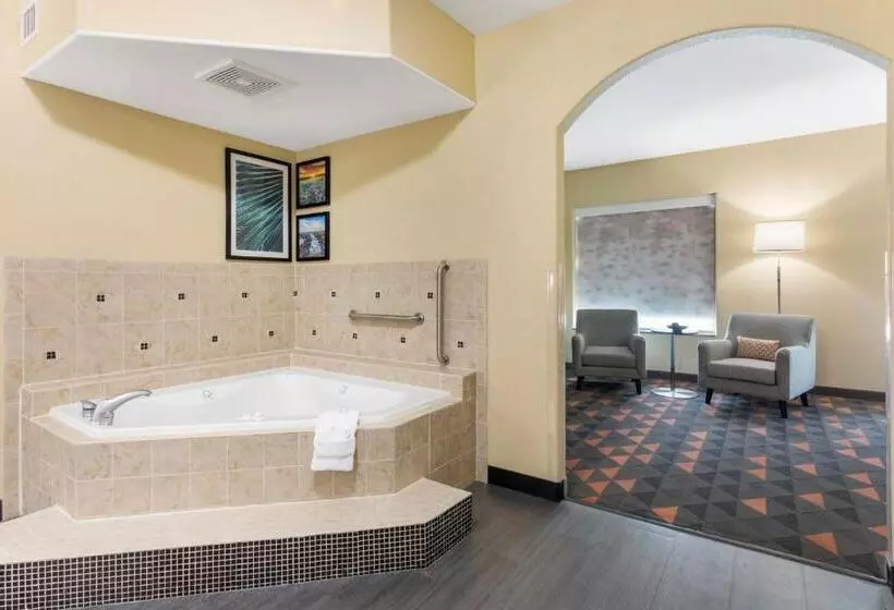 スイート, Holiday Inn Hotel & Suites Waco Northwest, An Ihg