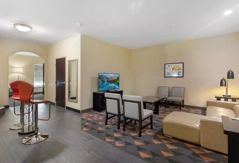 スイート, Holiday Inn Hotel & Suites Waco Northwest, An Ihg