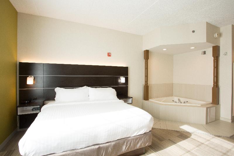 Люкс Кровать Кинг, Holiday Inn Express Hotel & Suites Reading, An Ihg