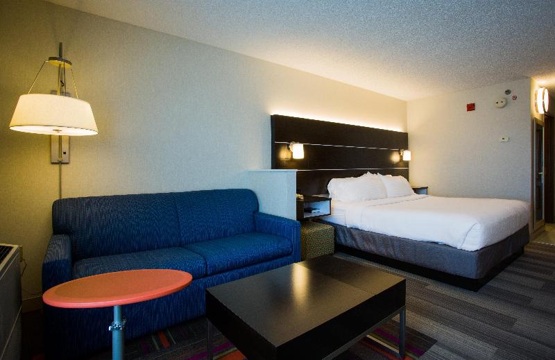 Люкс Кровать Кинг, Holiday Inn Express Hotel & Suites Reading, An Ihg