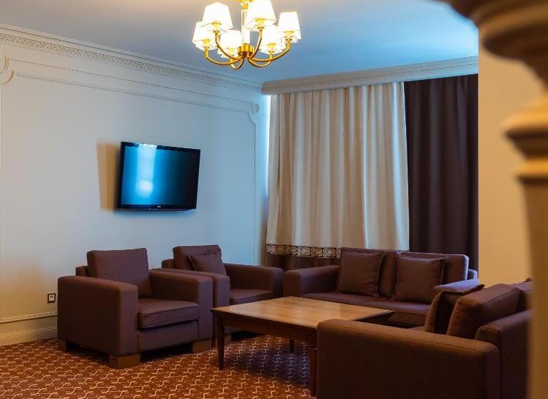 اتاق خانوادگی, Jumbaktas Astana