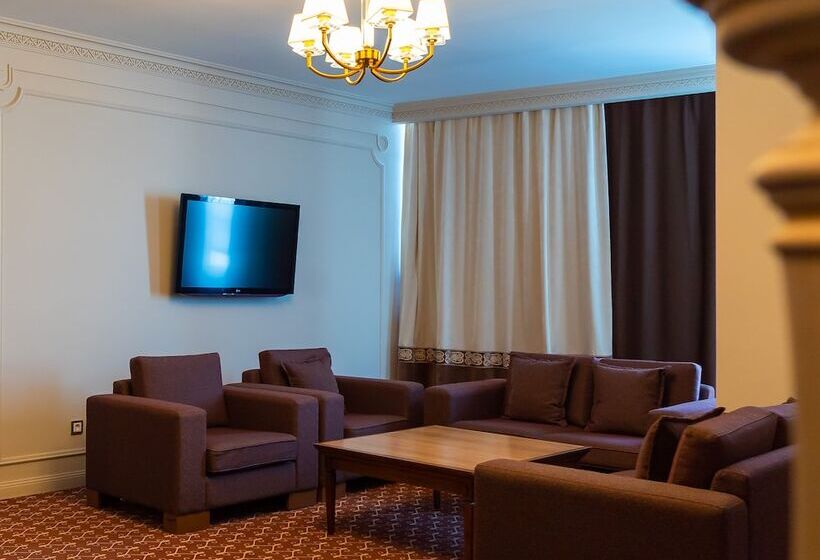 اتاق خانوادگی, Jumbaktas Astana