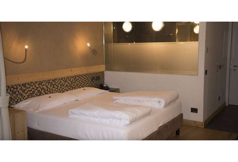 주니어 스위트, Orso Grigio