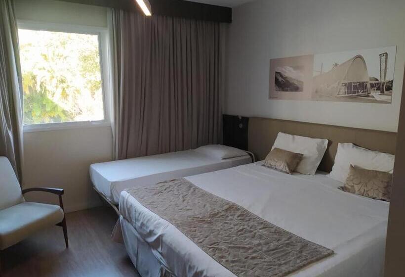 高级三人间, Cha Pampulha Design