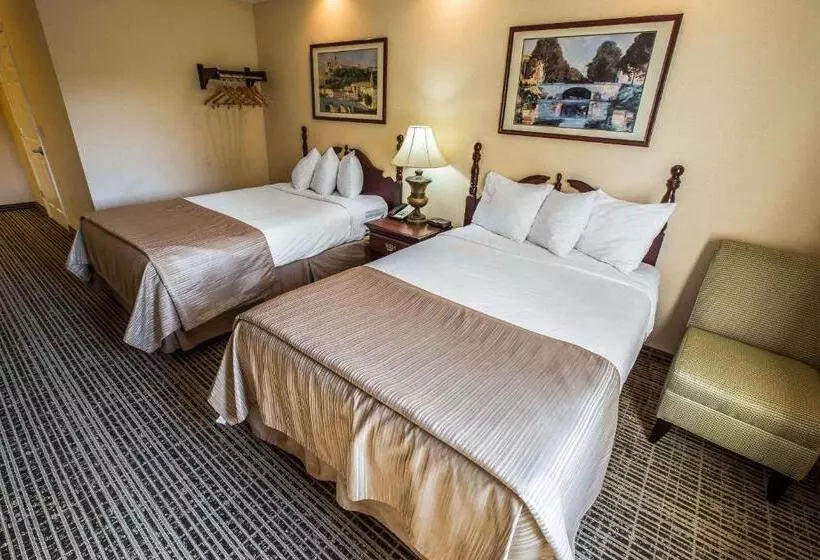 ２ダブルベッドのスタンダードルーム, Quality Inn Kingsport South