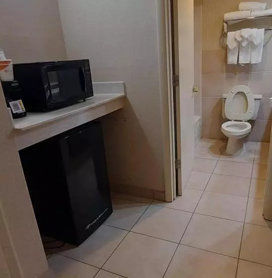キングサイズベッドのスタンダードルーム, Quality Inn & Suites Grants   I 40