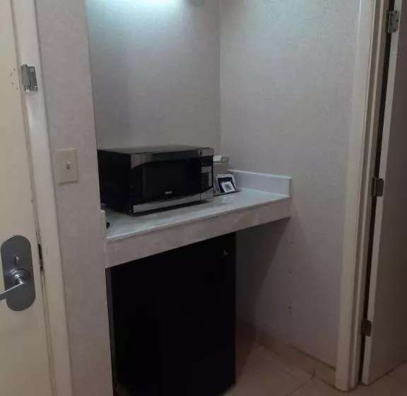 スタンダードルーム, Quality Inn & Suites Grants   I 40