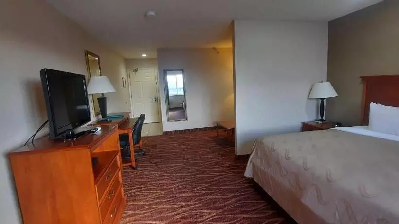 キングサイズベッドのスイートルーム, Quality Inn & Suites Grants   I 40