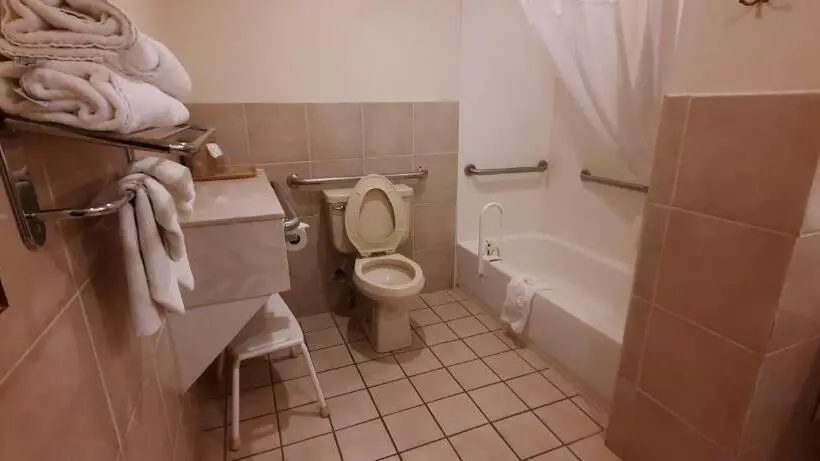 身障者適用スタンダードルーム, Quality Inn & Suites Grants   I 40