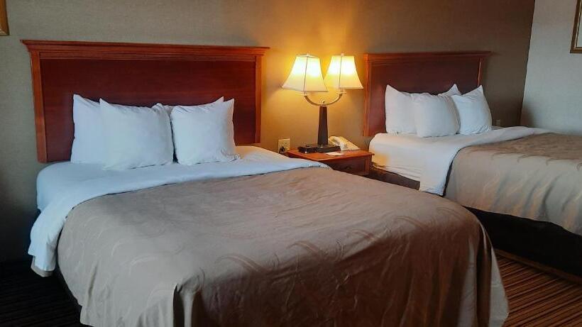 غرفة قياسية لذوى الاحتياجات الخاصة, Quality Inn & Suites Grants   I 40