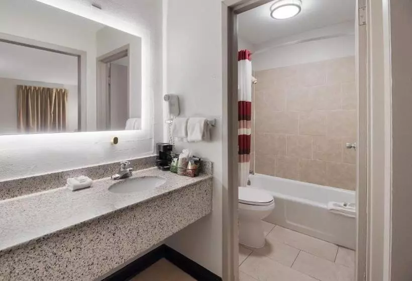 キングサイズベッドのスイートルーム, Red Roof Inn & Suites Jackson, Tn