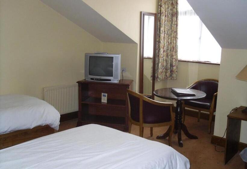 Семейный Номер, The Horse And Hound