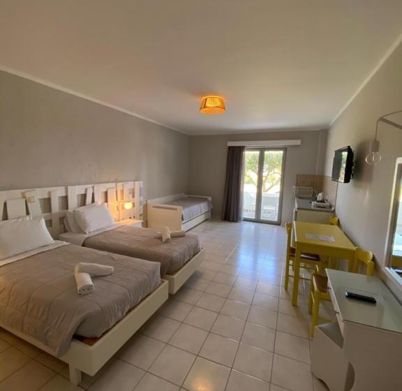 ファミリーステューディオ, Irina Beach