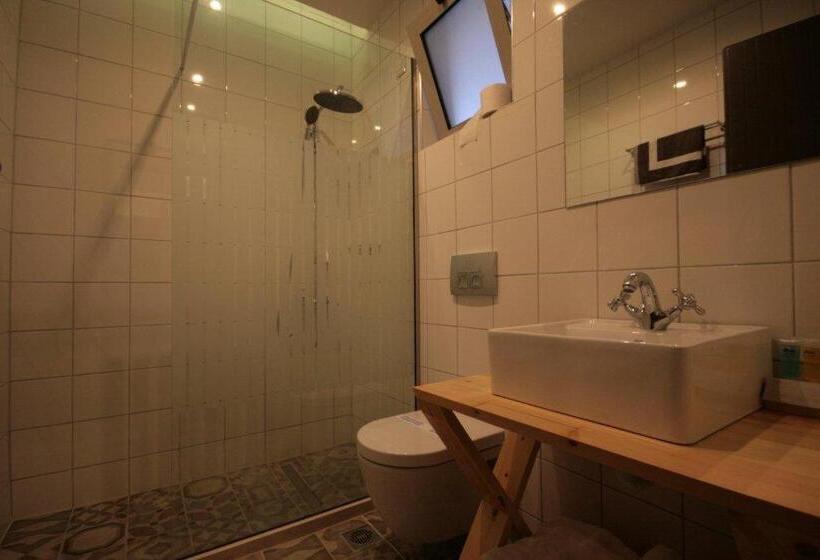 オーシャンビュースーペリアールーム, Irina Beach