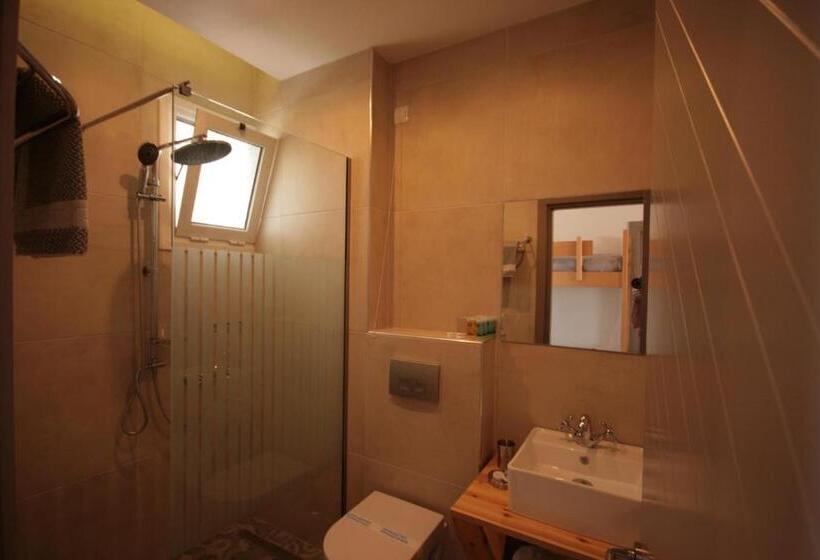 スイート, Irina Beach