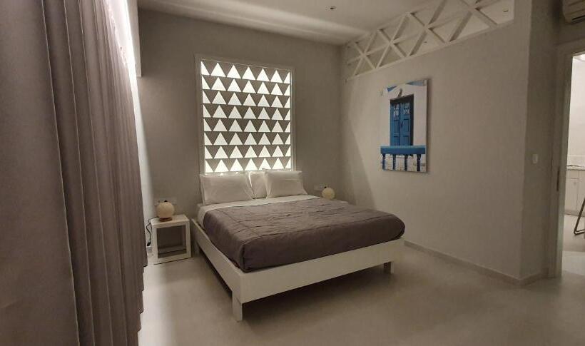 マウンテンビュースイート, Irina Beach