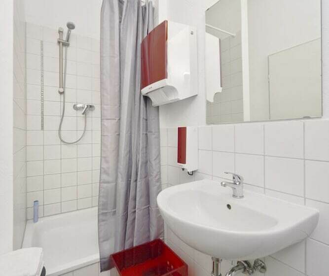 اتاق استاندارد یک تخته با سرویس بهداشتی مشترک, Old Town Hostel