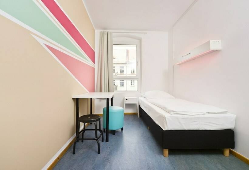 اتاق استاندارد یک تخته با سرویس بهداشتی مشترک, Old Town Hostel