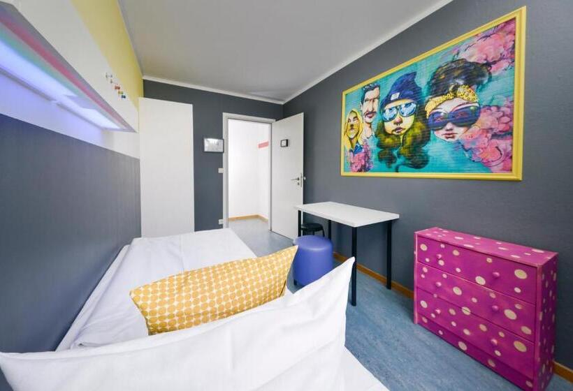 اتاق استاندارد یک تخته با سرویس بهداشتی مشترک, Old Town Hostel