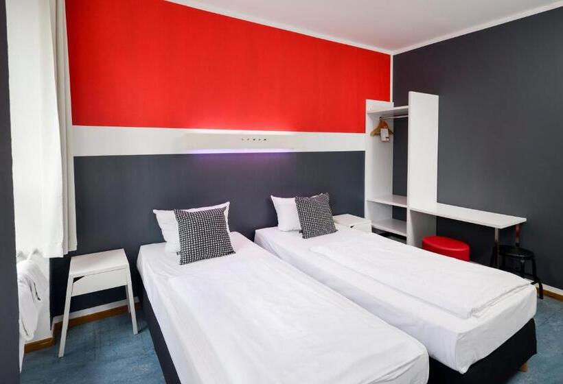 اتاق استاندارد با سرویس بهداشتی مشترک, Old Town Hostel