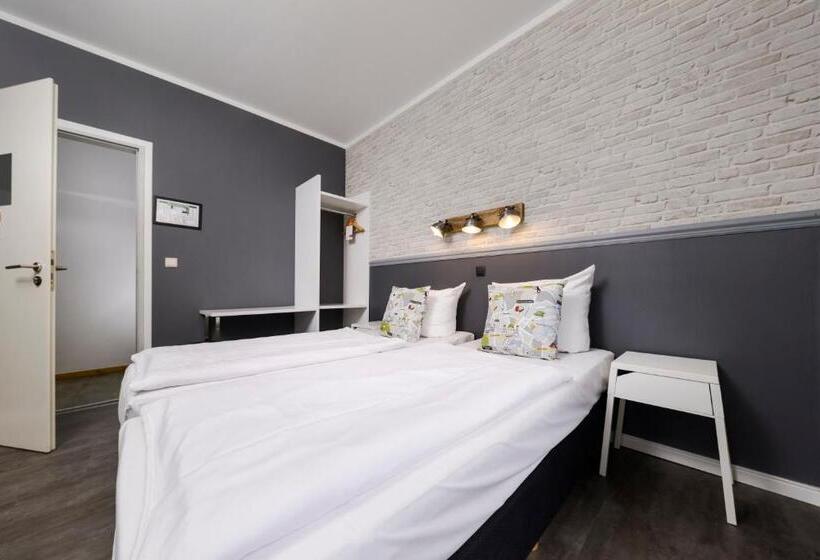 اتاق استاندارد با سرویس بهداشتی مشترک, Old Town Hostel