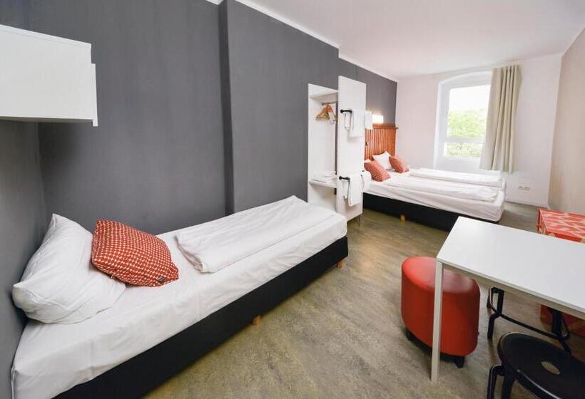 اتاق استاندارد سه تخته با سرویس بهداشتی مشترک, Old Town Hostel