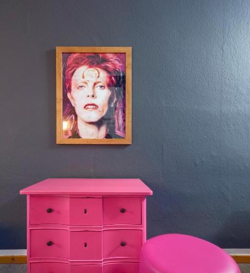 اتاق استاندارد سه تخته با سرویس بهداشتی مشترک, Old Town Hostel