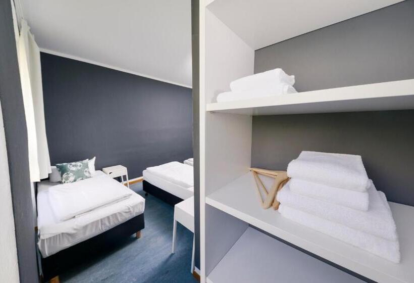 اتاق استاندارد سه تخته با سرویس بهداشتی مشترک, Old Town Hostel