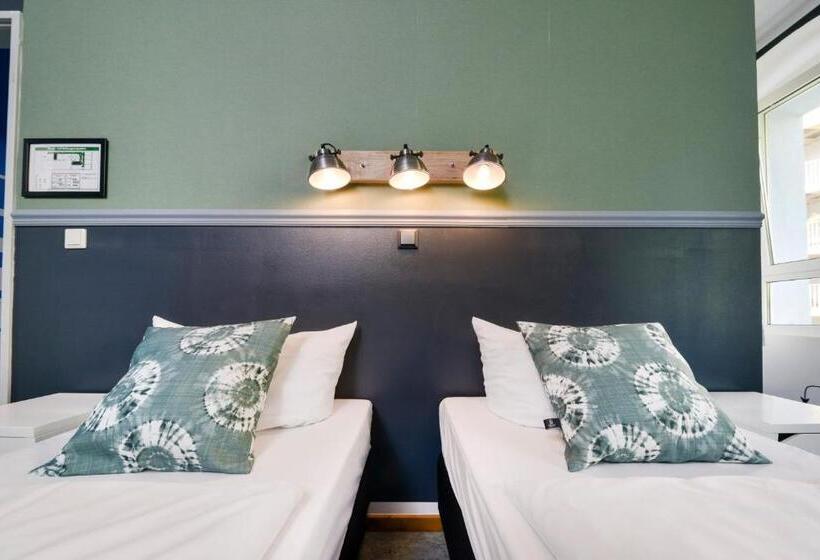 اتاق استاندارد سه تخته با سرویس بهداشتی مشترک, Old Town Hostel