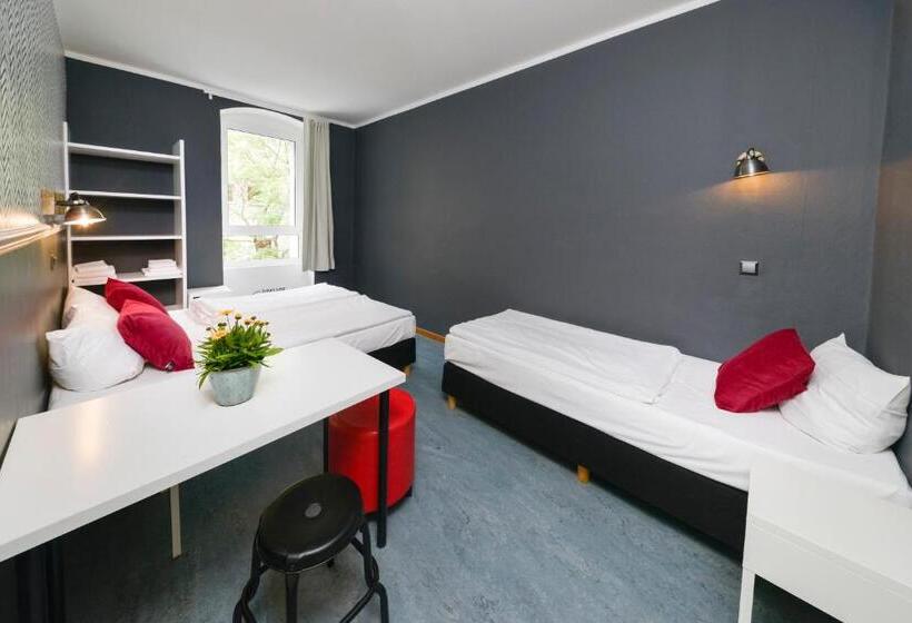 اتاق استاندارد سه تخته با سرویس بهداشتی مشترک, Old Town Hostel