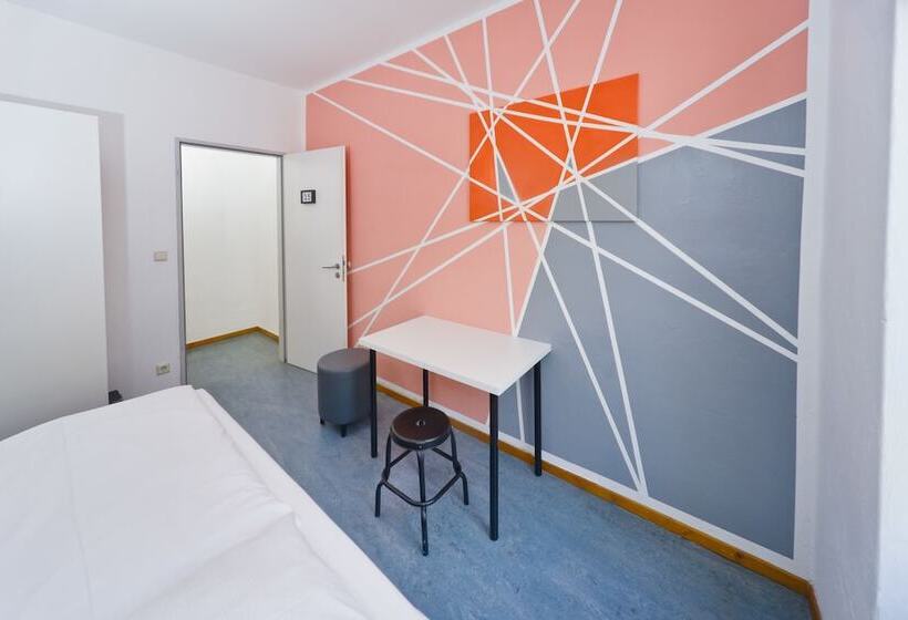 اتاق استاندارد یک تخته با سرویس بهداشتی مشترک, Old Town Hostel