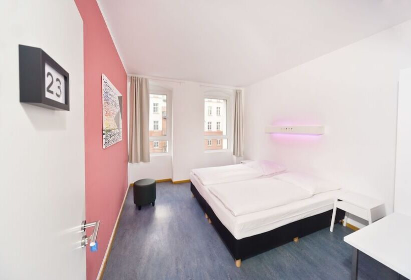 اتاق استاندارد با سرویس بهداشتی مشترک, Old Town Hostel