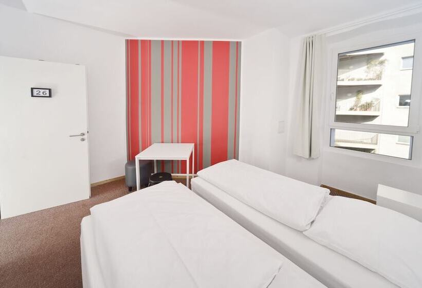 اتاق استاندارد با سرویس بهداشتی مشترک, Old Town Hostel