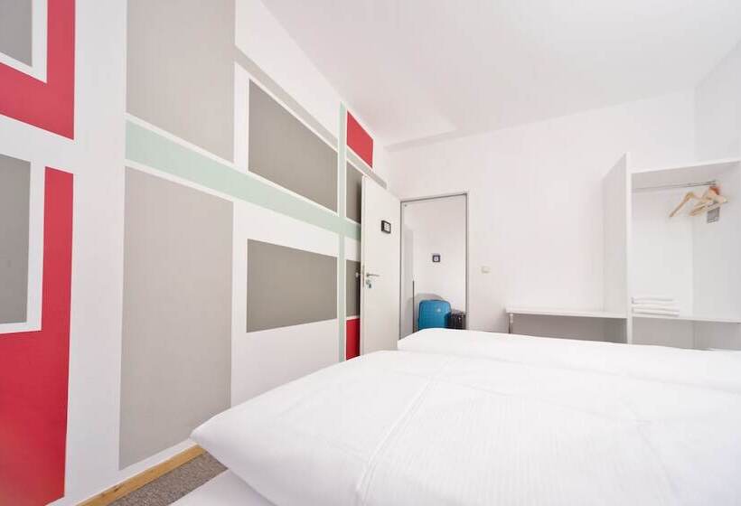 اتاق استاندارد با سرویس بهداشتی مشترک, Old Town Hostel