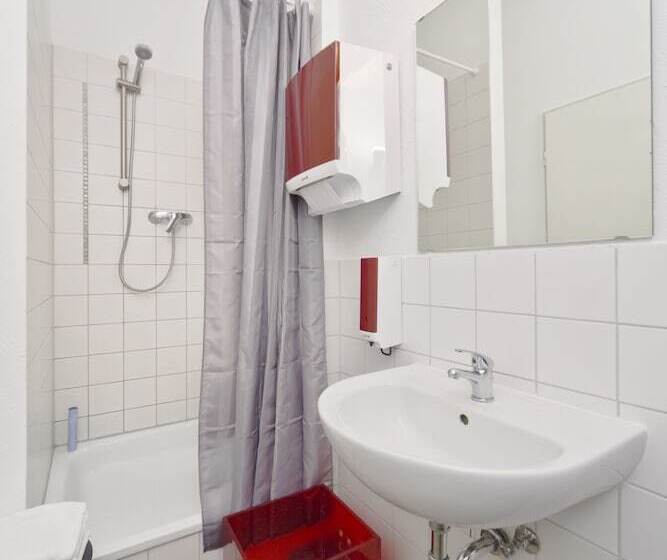 اتاق استاندارد با سرویس بهداشتی مشترک, Old Town Hostel