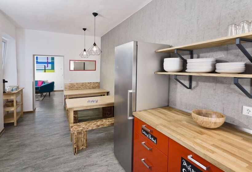 اتاق استاندارد با سرویس بهداشتی مشترک, Old Town Hostel