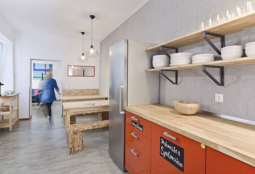 اتاق استاندارد با سرویس بهداشتی مشترک, Old Town Hostel